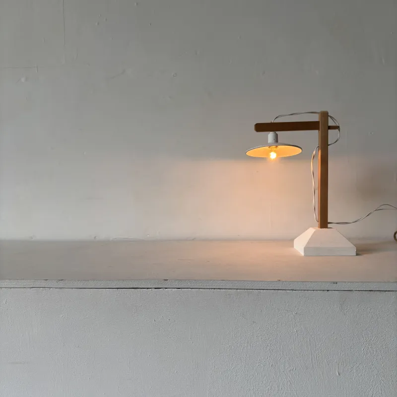 オリジナルライト。今回もいくつかご用意しております。優しい灯りをお楽しみください。