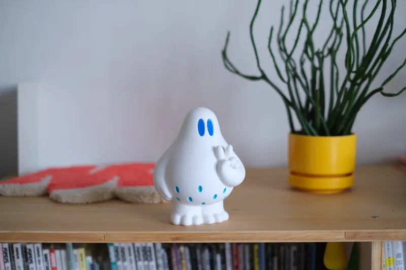 「ななしのおばけちゃん」の心優しいお友達「ピースイエティ君」のソフビ