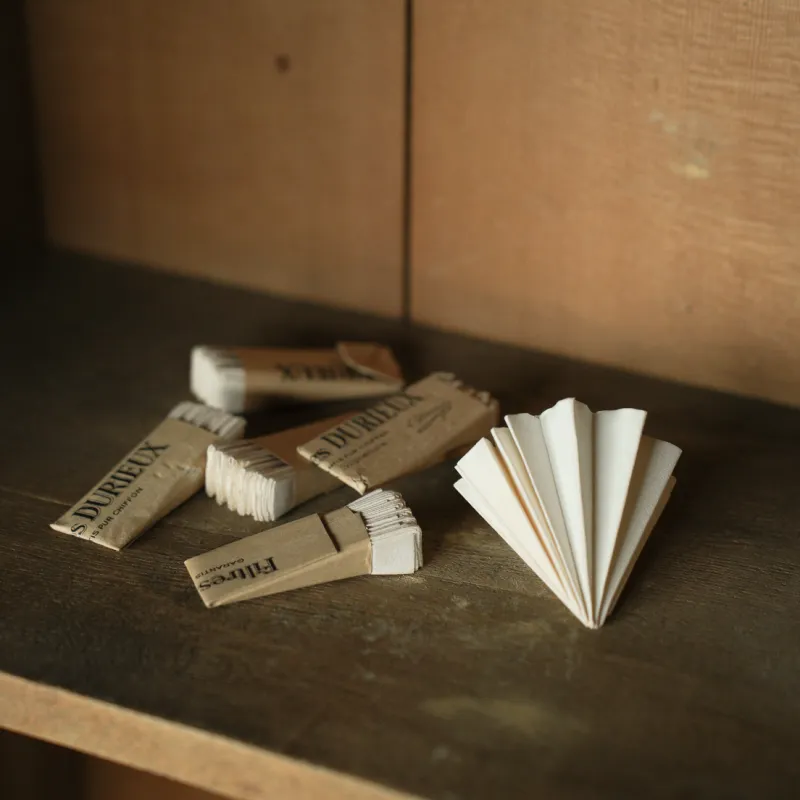 「円錐状の紙」可愛らしいサイズ感と開いた時の佇まいに、なぜか癒される。そんな紙です。