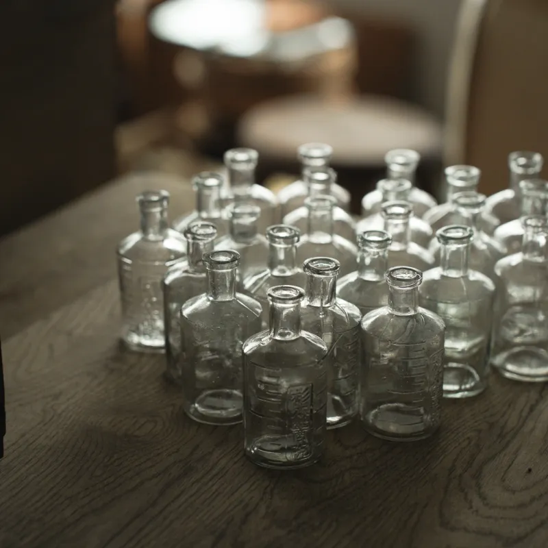 「小瓶」手で作られた、ゆらめく小瓶。ミニサイズもお持ちします。