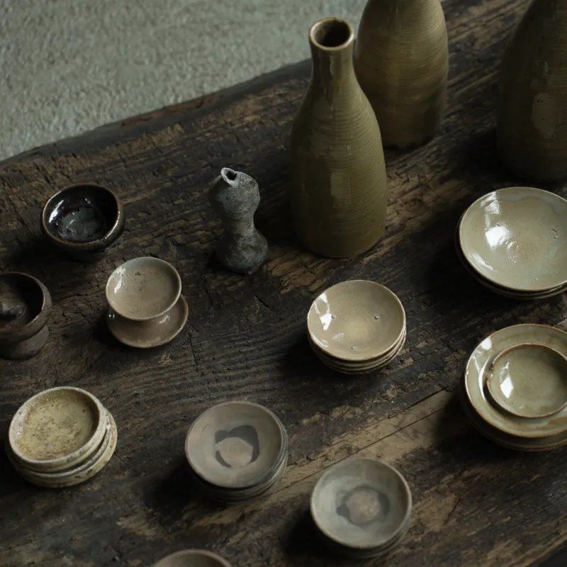 「寂び」を感じさせる陶器たち。