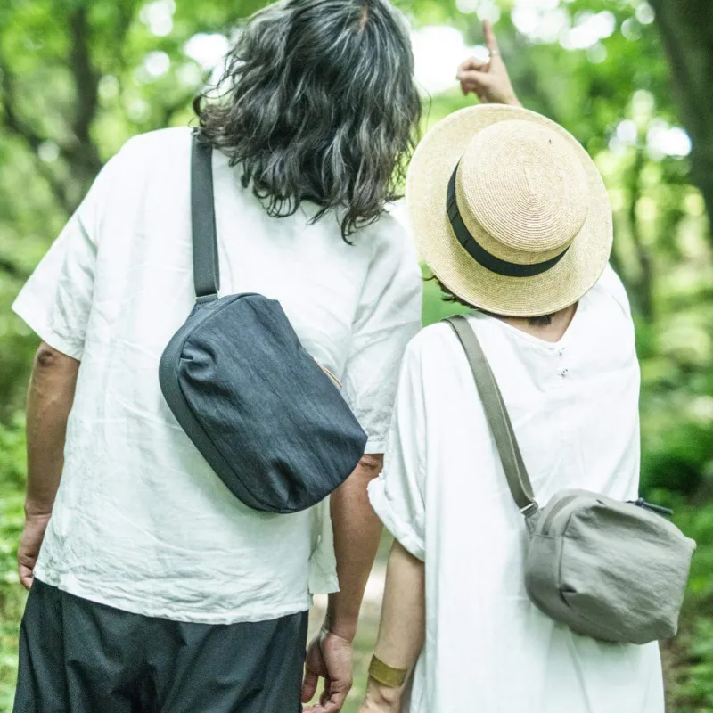 ナチュラルテイストのナイロンボディバッグ。3サイズ展開です！