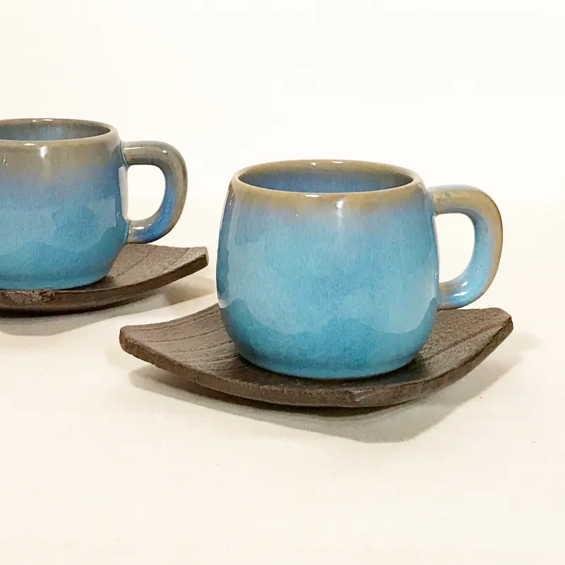 和寄りの和モダン、ぽってり水色釉カップ