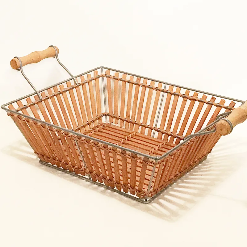 アイアン枠に竹細工、異素材同士のバランスが絶妙すぎるバスケット