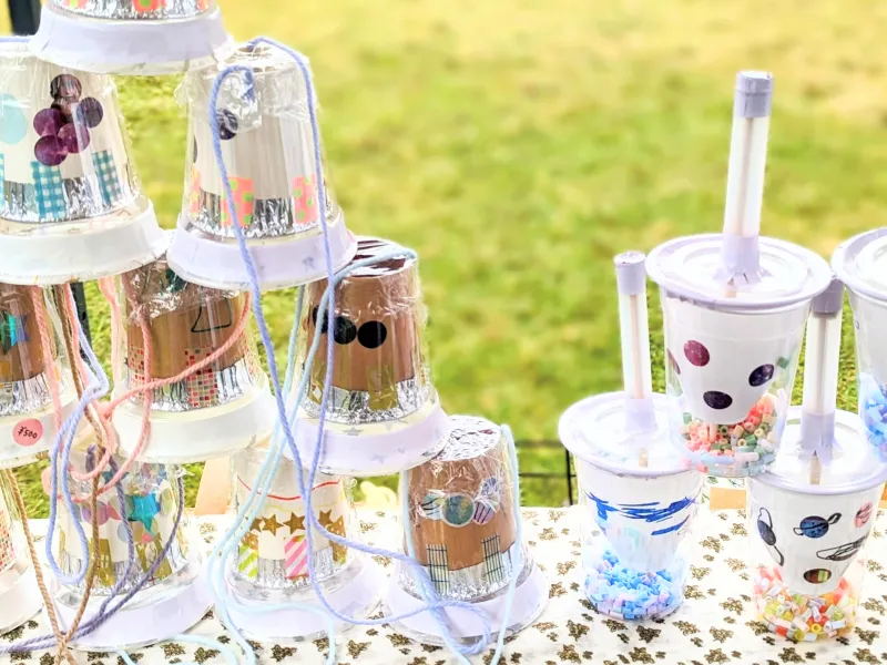 手づくりの景品（以前の景品です。今回はどんな景品が並ぶのか、お楽しみに！）