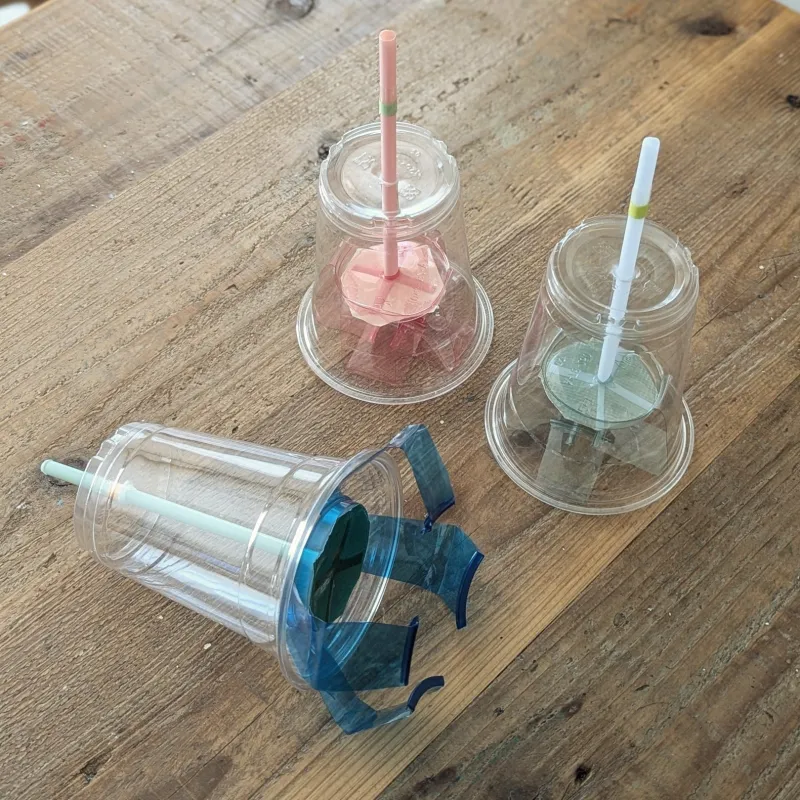 手づくりの景品（以前の景品です。今回はどんな景品が並ぶのか、お楽しみに！）