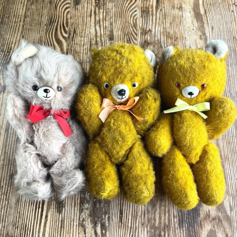 東ドイツ時代（DDR）に作られたベアたち。皆愛嬌あって童顔で可愛いクマ達です。