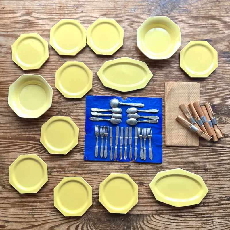 「GIEN （ジアン）」の 1930年～40年代ごろに作られたおままごと道具です。各1枚ずつ販売予定です。