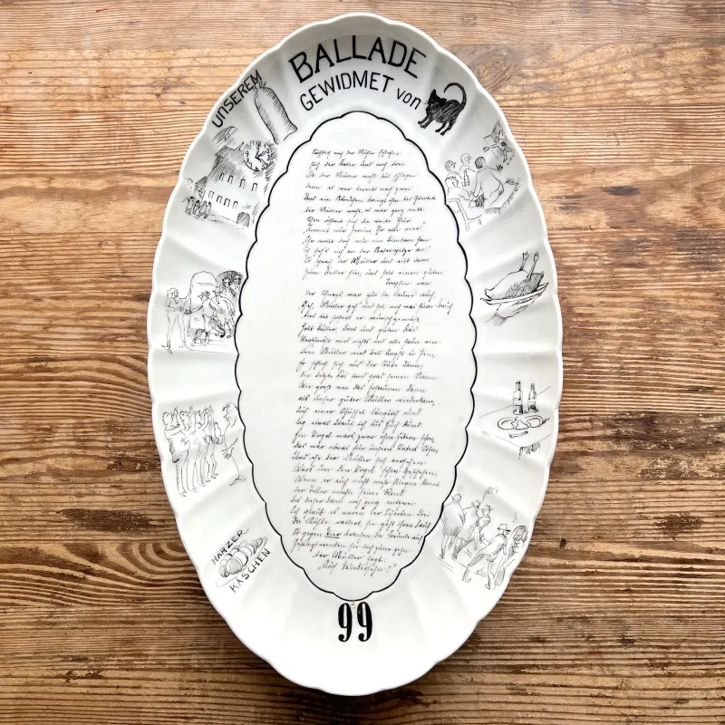 時代が不明なのですが、ドイツ語で詩とイラストがハンドペイントで描かれた大皿。長辺約45センチ。