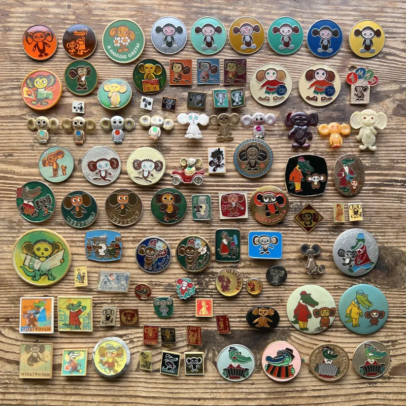 ソ連時代に作られたチェブラーシュカのバッジ。同時代のミーシャバッジも沢山お持ちします。