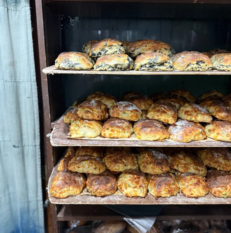 人気者のわかめのリュスティックと、とうもろこしと枝豆のリュスティック。こちらは小麦粉の甘味優先で北海道の「E65」。