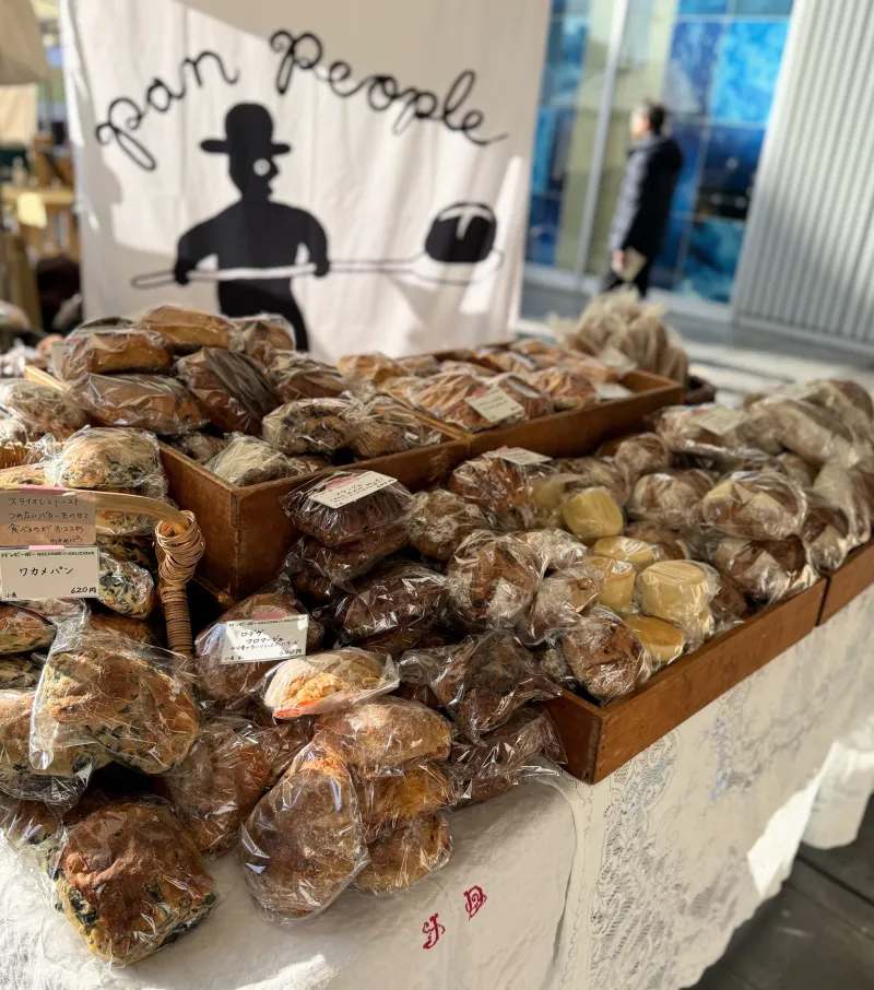 25種類くらいをたっぷり焼いて山盛りにしてお待ちしてます。