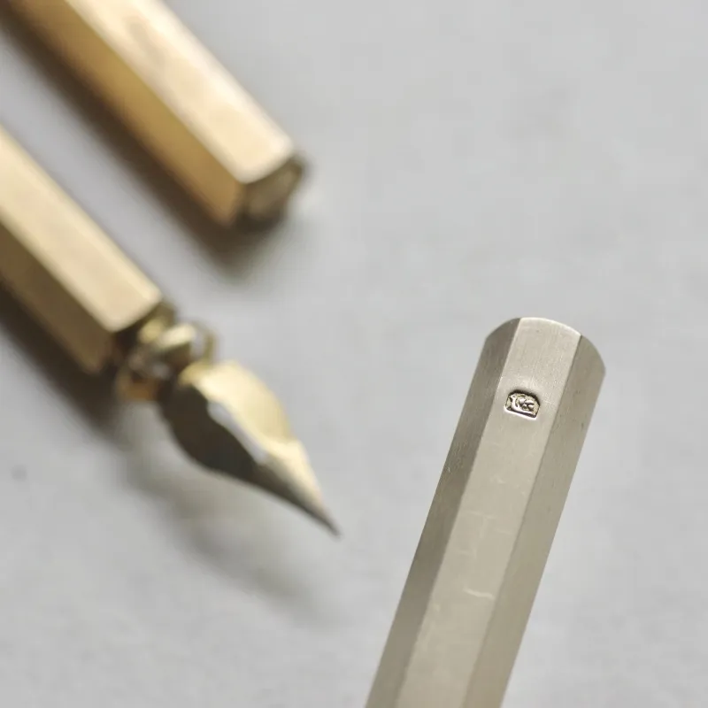 「ハメパチ」レトロ印刷で仕上げた紙をキーホルダーにしました。色見本としてもGOOD！