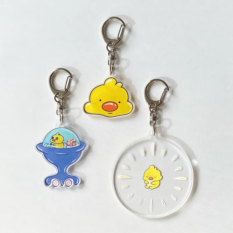 ぺろっぺのアクリルキーホルダー。軽くて持ち歩きやすく、いつでもそばに。