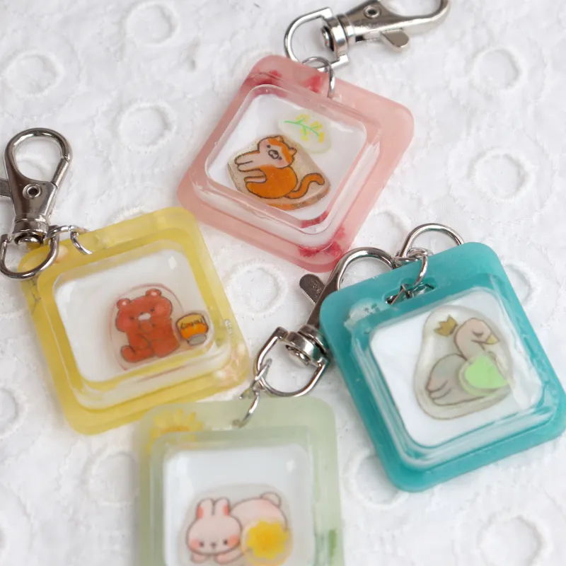 「しゃかしゃかキーホルダー」レジンで作ったキーホルダーです。可愛らしい動物たちが、中でしゃかしゃか動くよ！