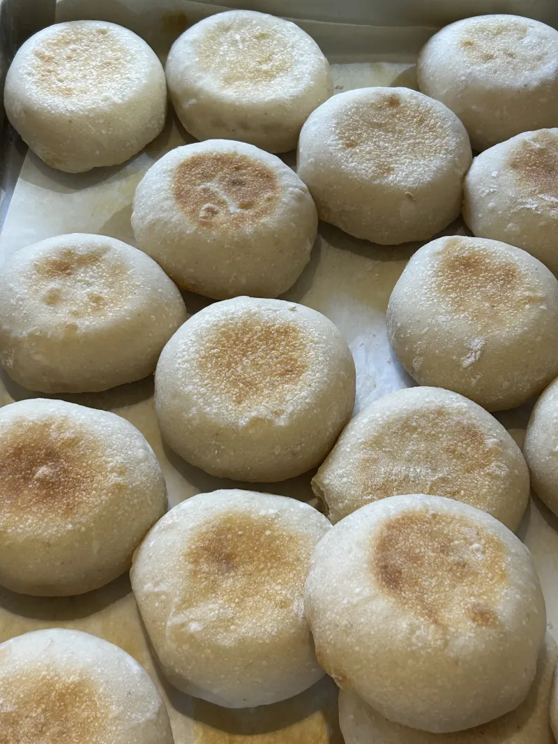 自家製にんじん酵母のもちもちイングリッシュマフィン