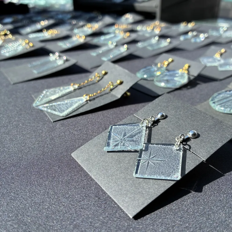 「三色団子リング」熱すると丸くなるガラスの特性を活かした新デザインのガラスリングです。