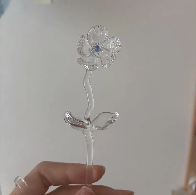 型板ガラスの模様にあったイラストが彫ってあり、飾ったりコースターなどにできるプレート