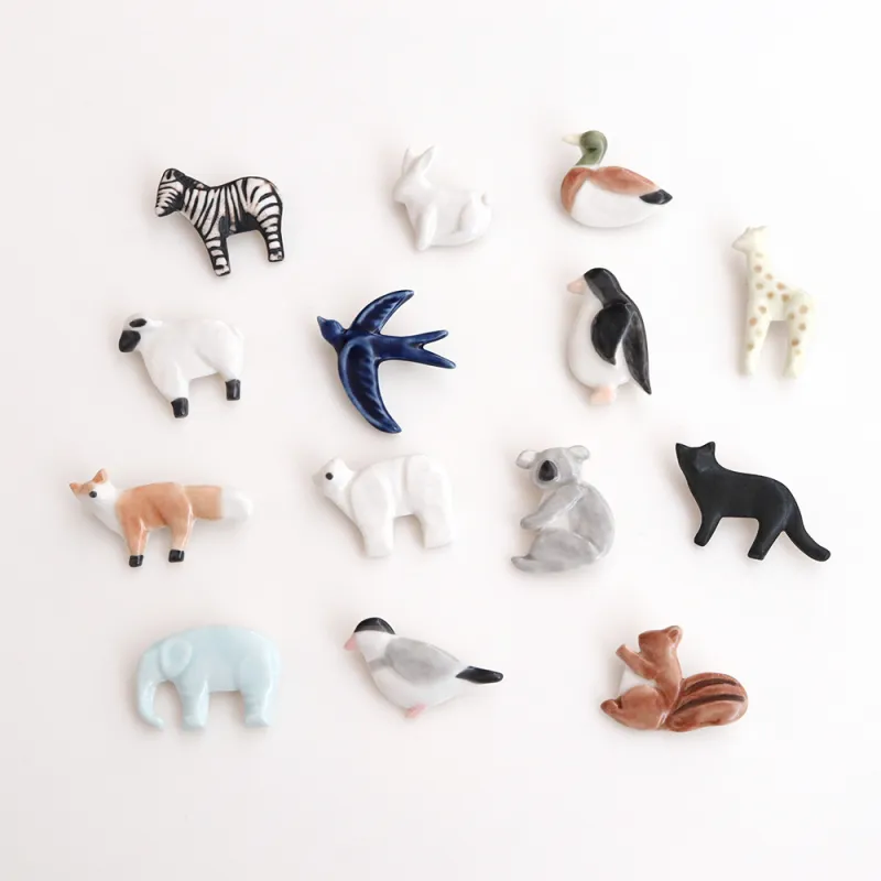 つけるだけで楽しい気分になれる、色々な種類の動物モチーフブローチ