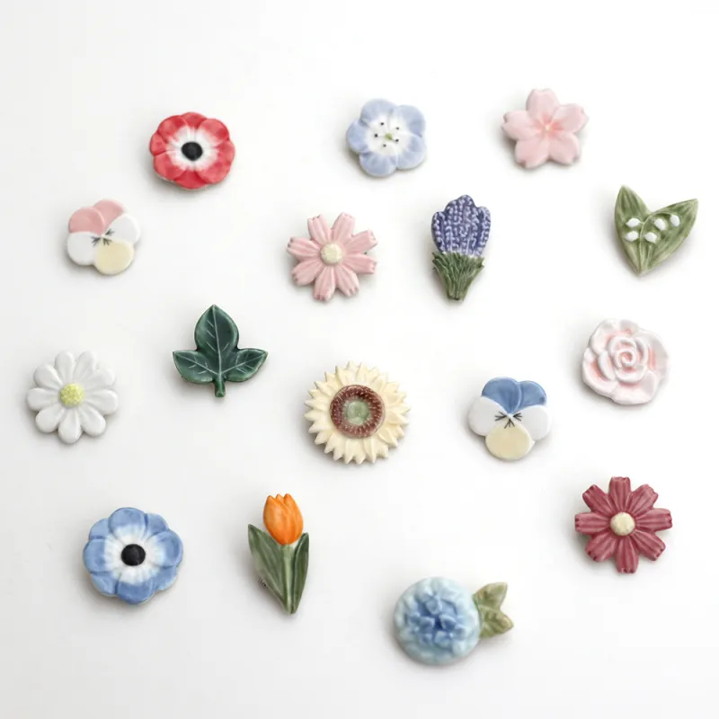 カラフルなお花のブローチ