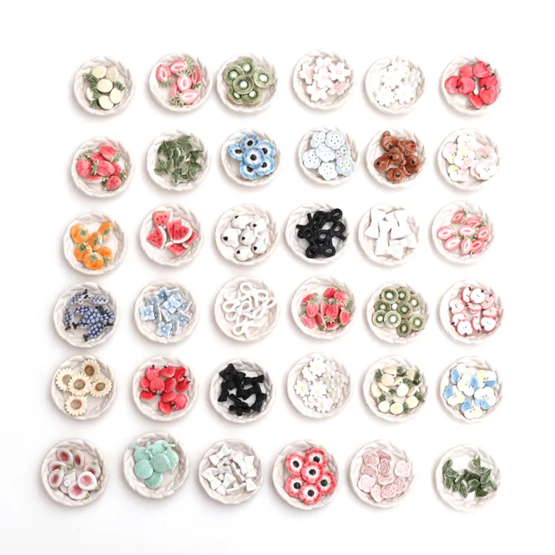 つけかえるだけでオリジナルのお洋服に変身する、色とりどりのボタン