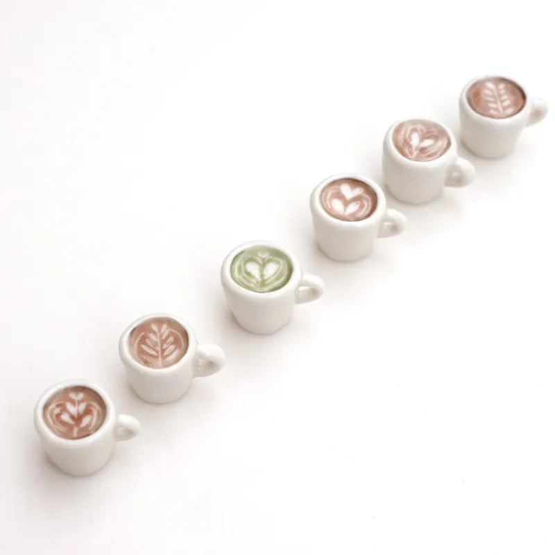 美味しい香りが漂ってきそうなカフェラテのフェーヴ