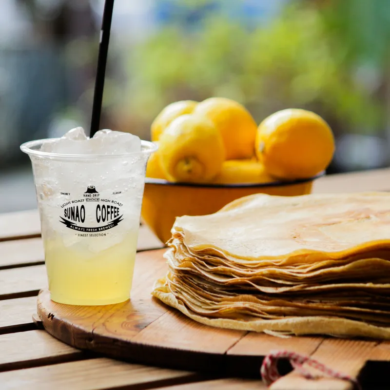 フランス産小麦の香るクレープと自家製瀬戸内レモンを使ったスカッシュ