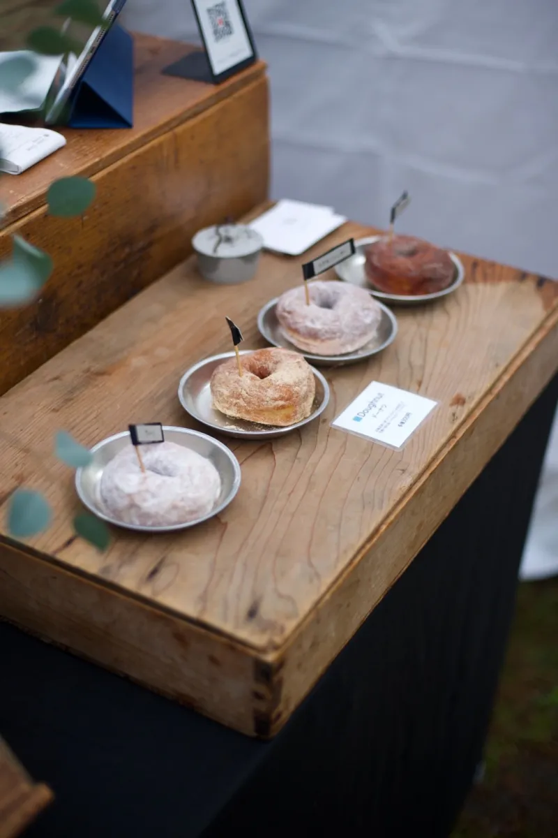 当店オリジナルブレンド珈琲豆と二つの砂糖をブレンドした「コーヒーシュガードーナツ」