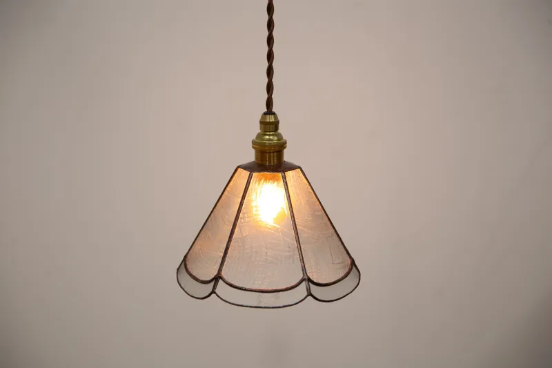 「リライフライト」レスキューした型板ガラスを使ってステンドグラス作家さんと一緒に製作。独特な模様が懐かしい優しい灯りです。