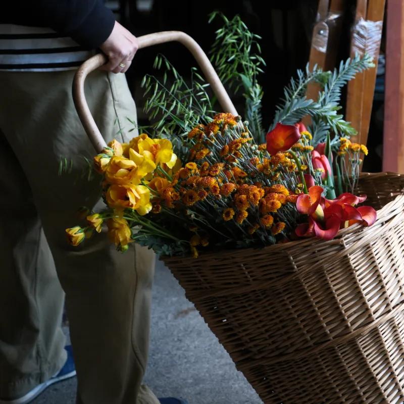 草花がブースを彩ります。組み合わせを楽しみながら暮らしに取り入れてください。