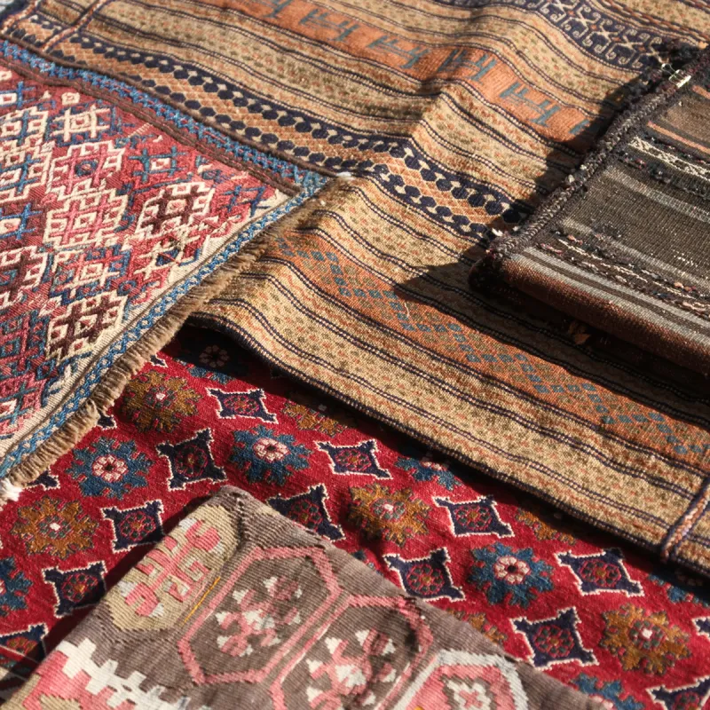 ヴィンテージキリムをたくさん集めました。クッションカバーから大きなラグまで好きな柄を見つけてください。