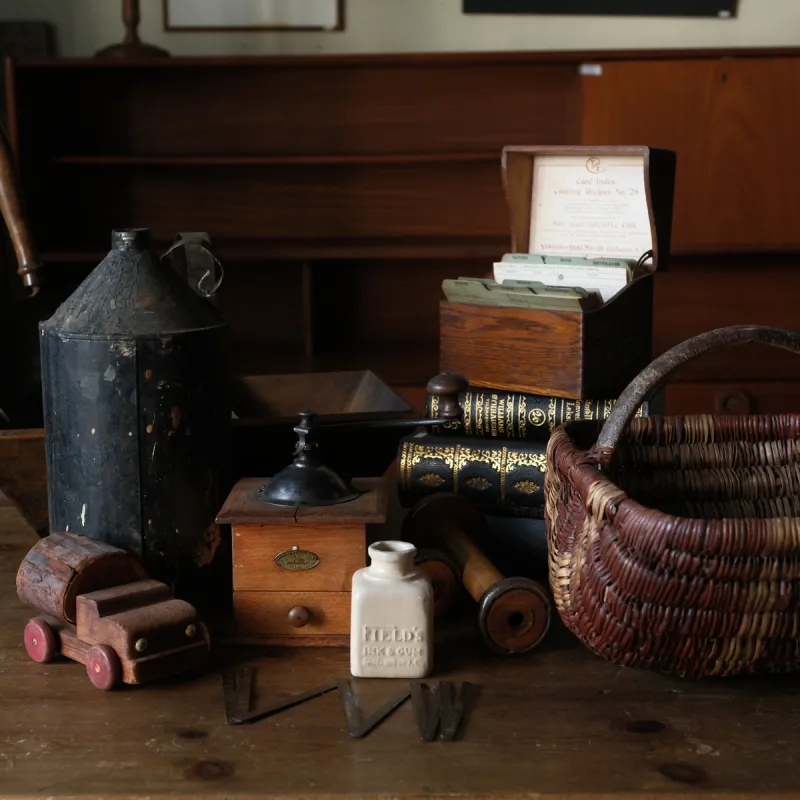 味のあるわくわくする古道具をたくさん集めました。お気に入りのスペースづくりのアクセントにぜひ。