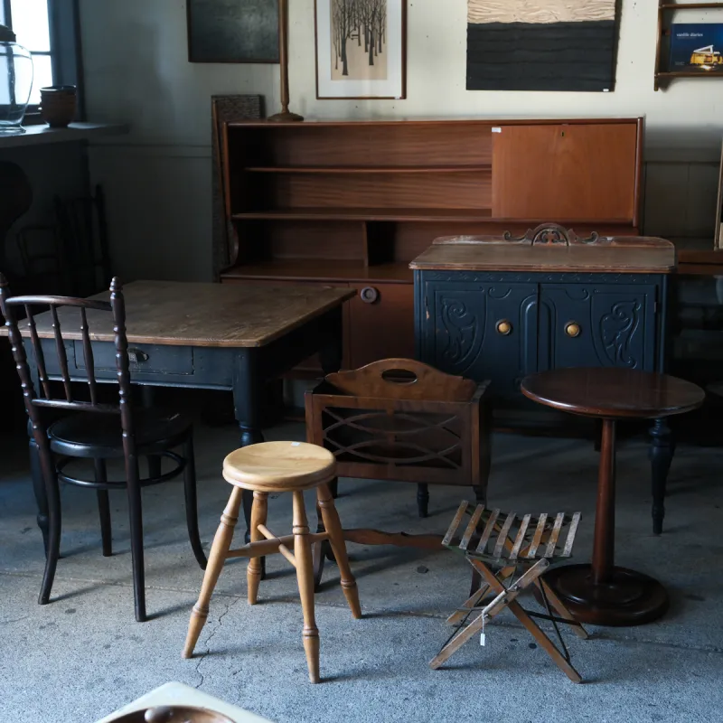 日常使いしやすいようにメンテナンスしたアンティーク家具をたくさんご用意します。