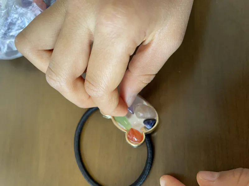 小学生店主がひとつひとつ手作りしています。