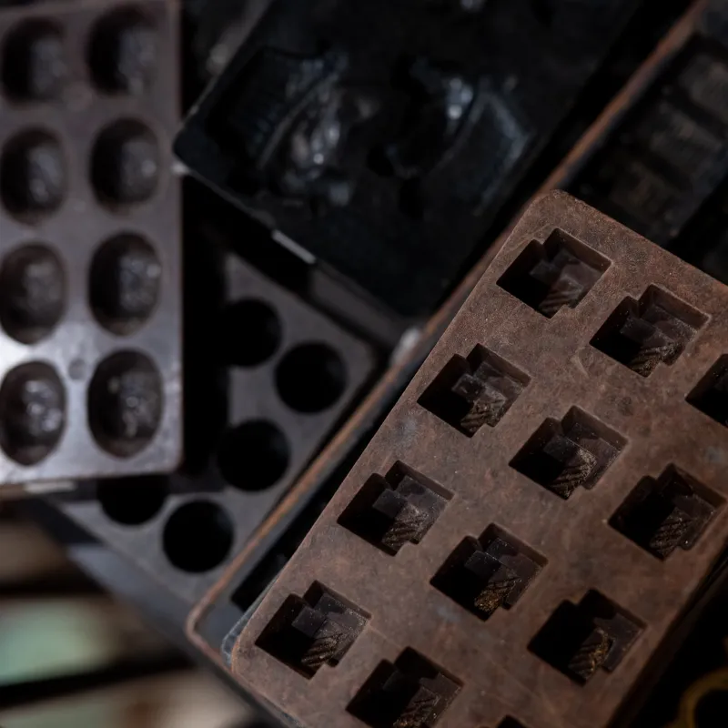 ベルギー製ベークライトの古いチョコレート型