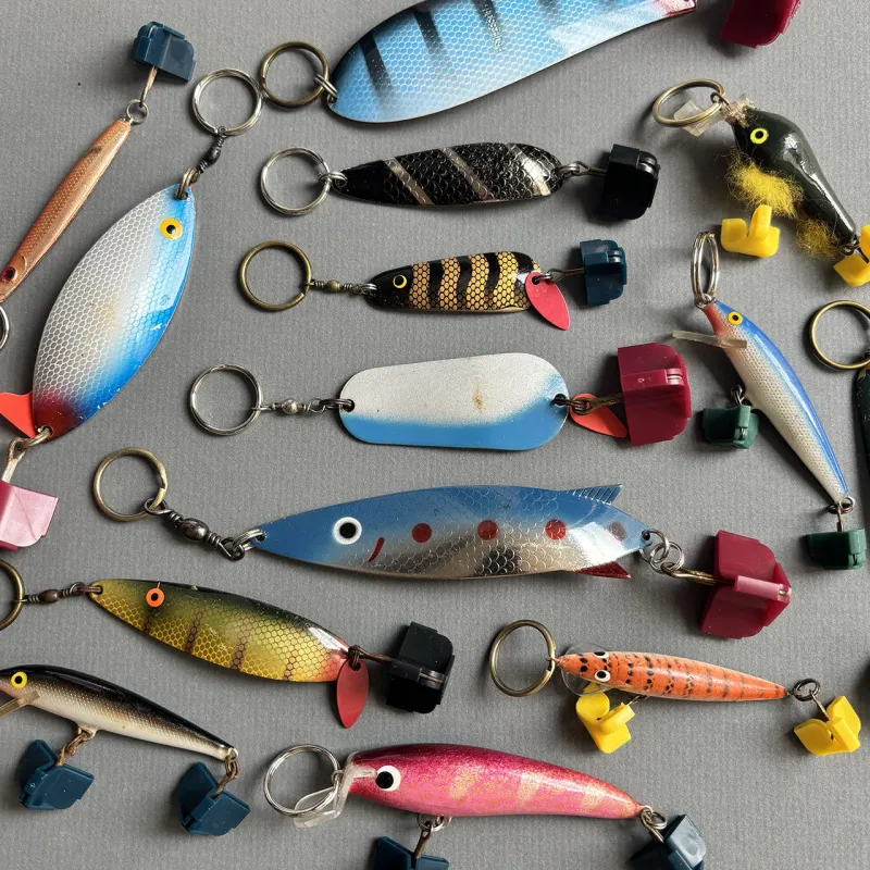 フィンランドで見つけた古いルアー（スプーン）で作ったキーホルダー。オサカナちゃん推しです！