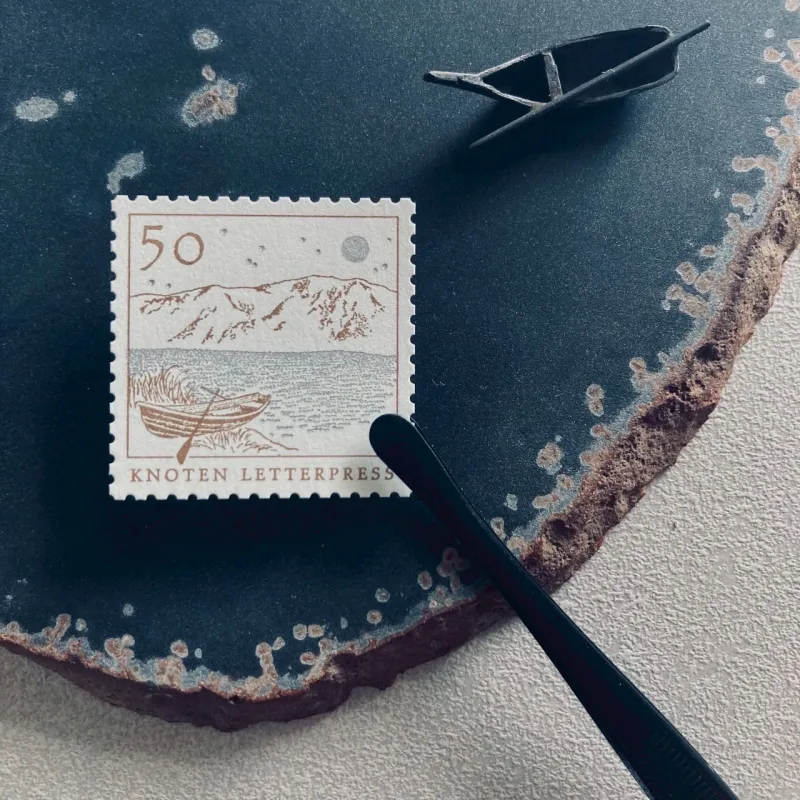 コーヒーをテーマにしたブラックTシャツ。3サイズ展開で、男女問わず着用いただけます。