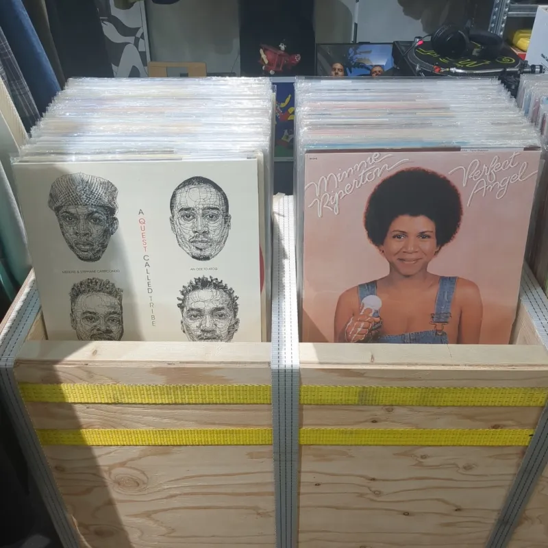 幅広いジャンルのLPが揃ってます！