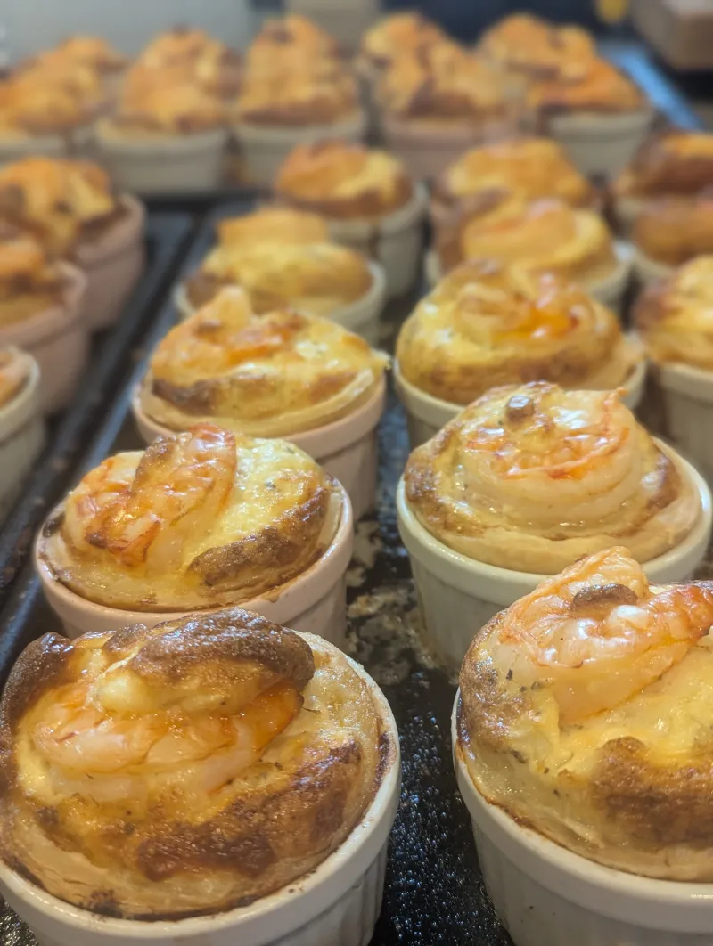 プリッと大粒のえびのキッシュ、女性に人気があります。