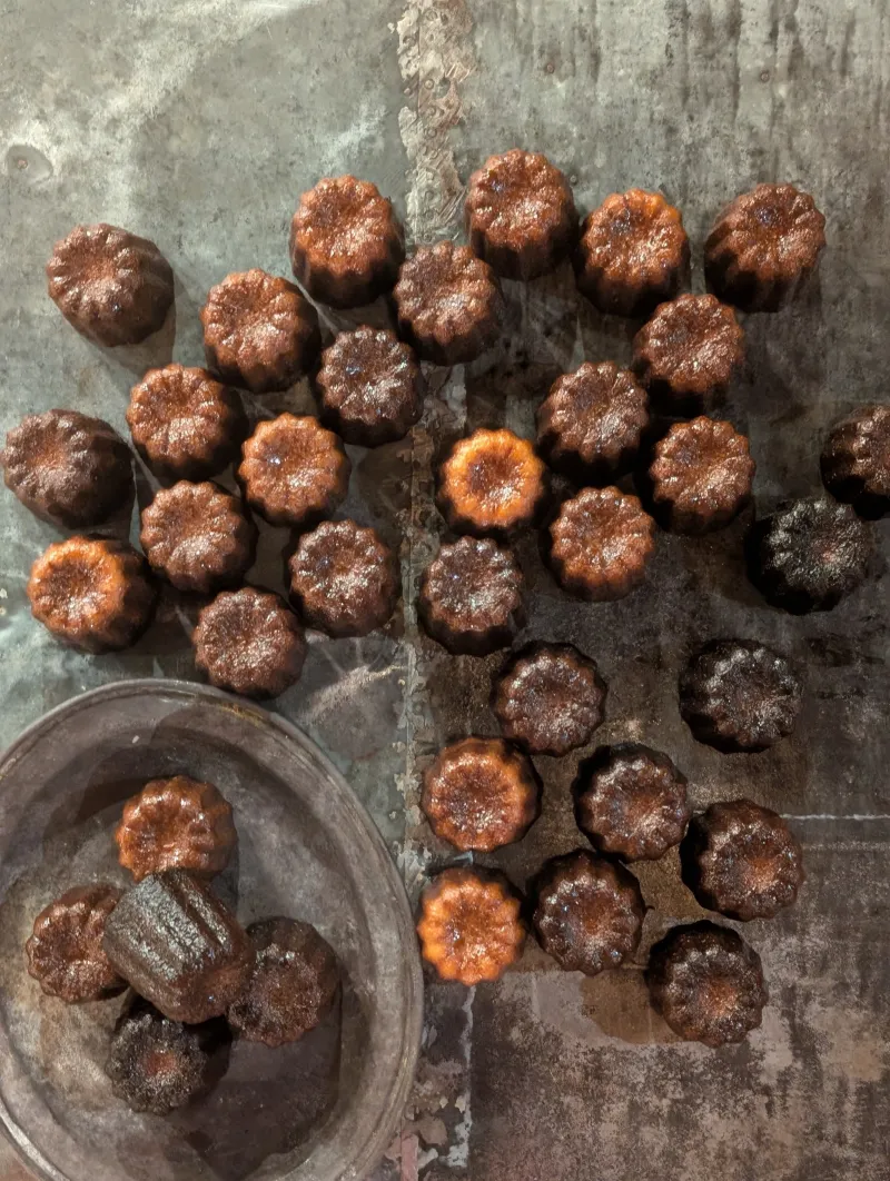 当店人気のカヌレです。オリジナルのレシピで作ってます。