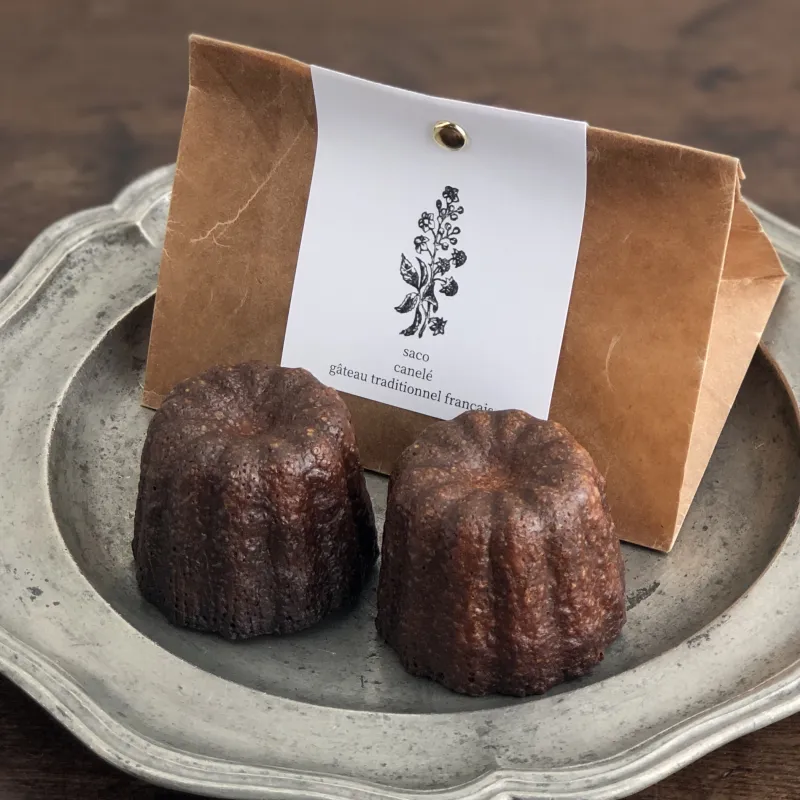 「バニラカヌレ」マダガスカル産のバニラとラム酒が香る定番カヌレ。sacoでは一番人気のあるカヌレです。