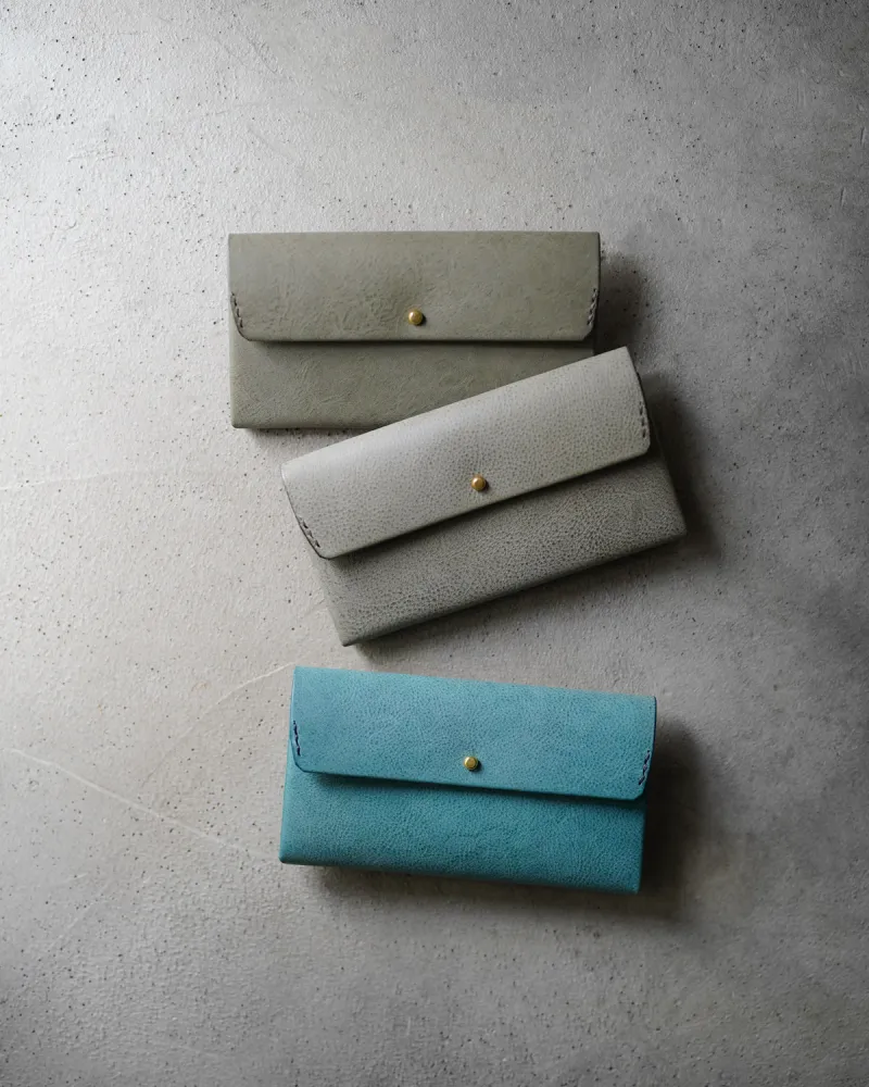 「ミニ長財布（ホック）」お札、小銭、カードが一度に見渡せる、コンパクトな長財布。もう、レジで慌てません。