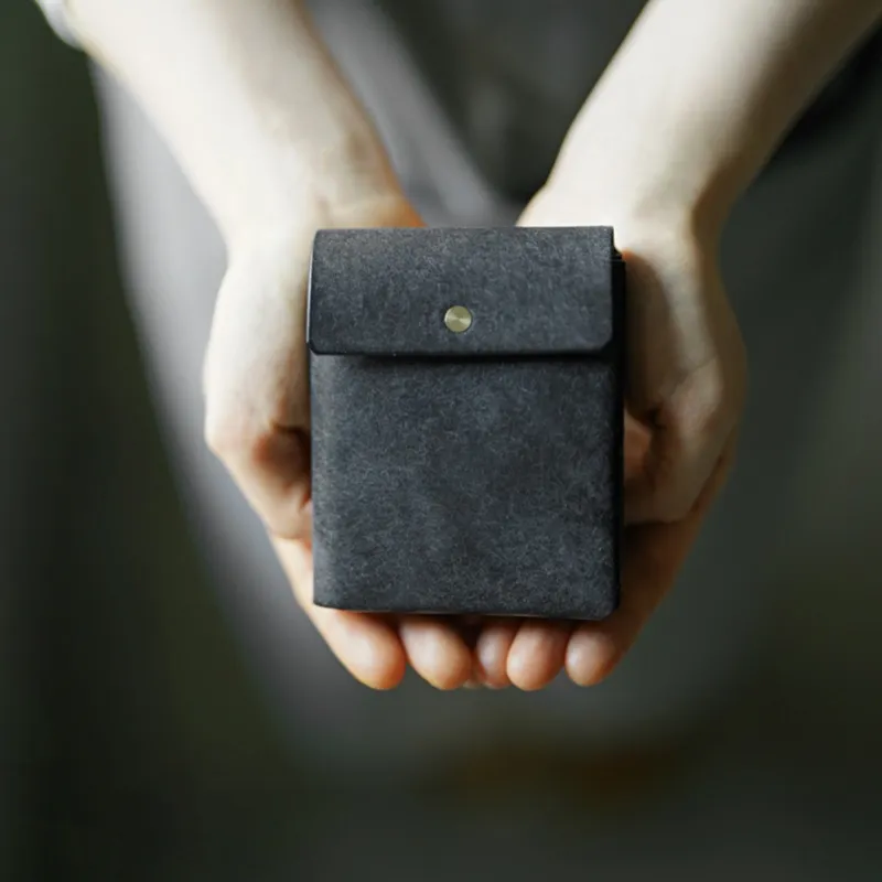 「ミニ折り財布」スマート派の方におすすめ。薄くてコンパクトな二つ折り財布です。