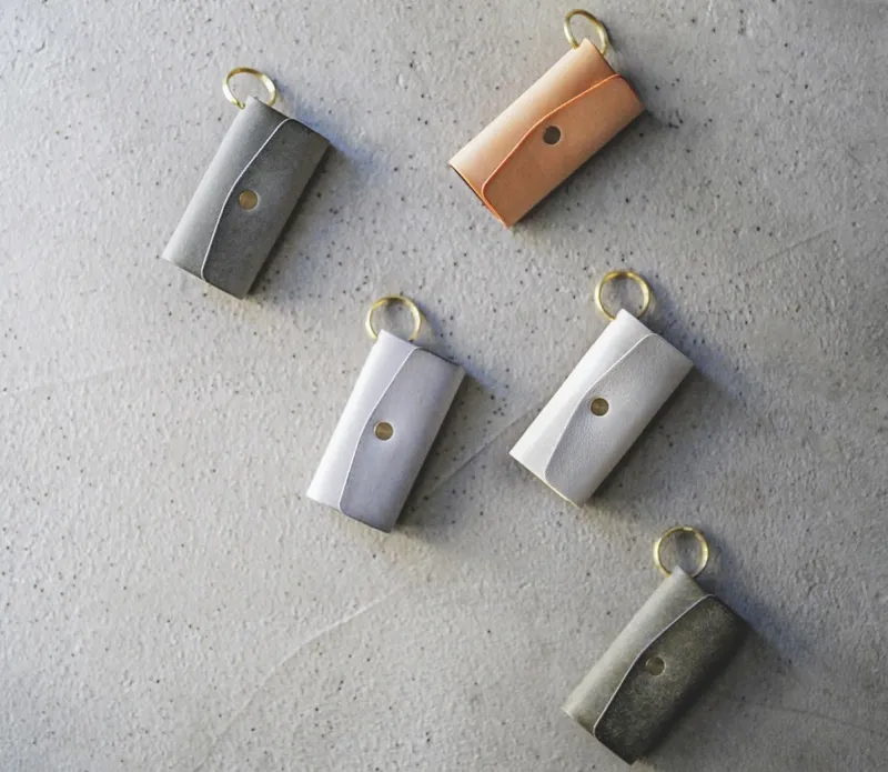 「キーケースミニ」この小ささで鍵が3本入ります。ギフトにもおすすめ。