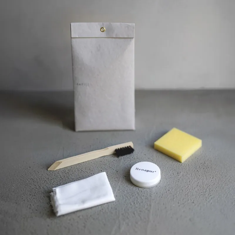 「お手入れセット」革のお手入れに必要なアイテムをセットにしました。お手入れ方法もレクチャーします！