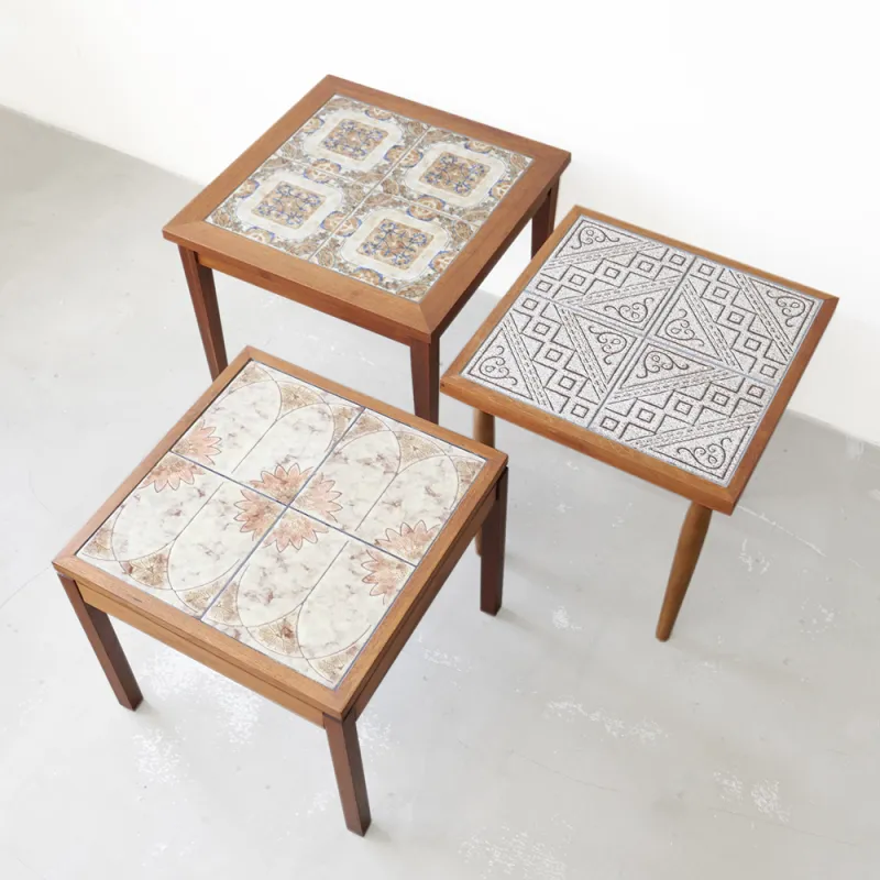 「デンマーク製のヴィンテージコーヒーテーブル」天板のタイル模様が印象的です。