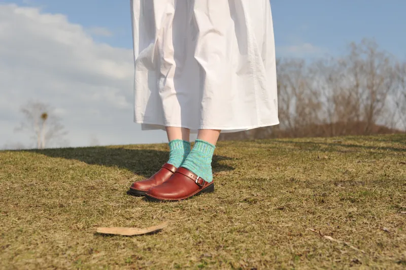 高い吸湿性で一日中さらりと履ける「和紙のくつした」。履くほど柔らかくなる心地よいくつしたです。