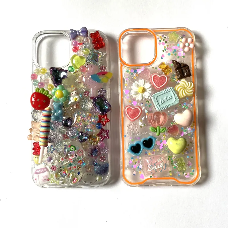 デッコデコのスマホケース。見てるだけでもテンションが上がる〜！