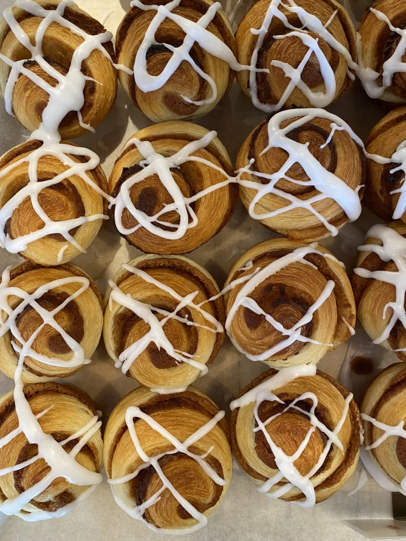 クロワッサン生地で作ったリッチなシナモンロール