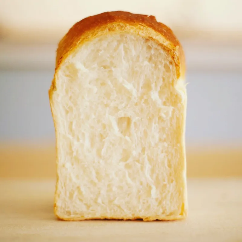 バター、砂糖不使用の究極にシンプルな山型食パン